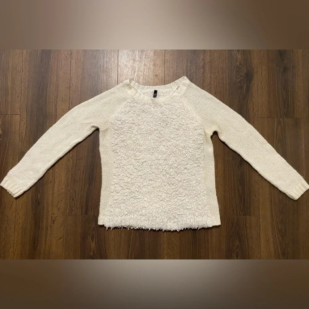 Women’s Eric + Lani Cream Fluffy Knit Pullover Sweater S - Picture 3 of 12